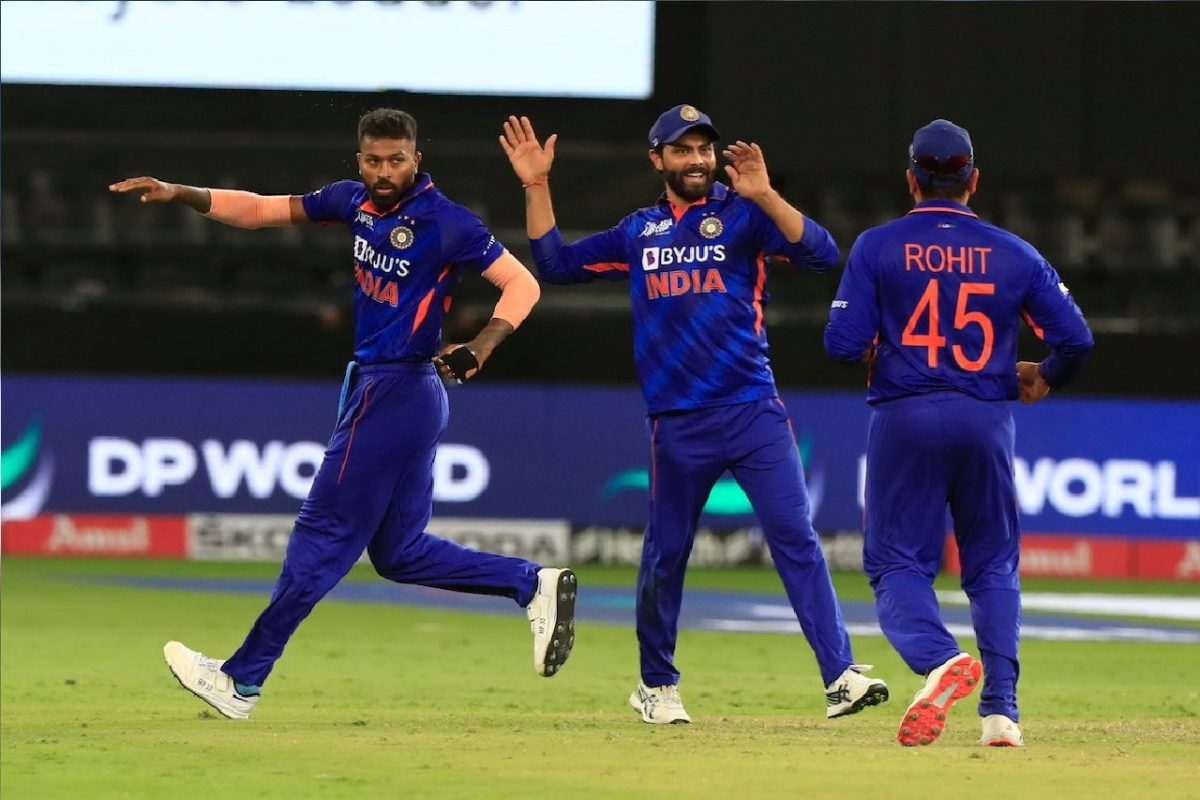 टीम इंडिया के गेंदबाजो ने Pakistan के बल्लेबाजों पर ढाया कहर, इतिहास के पन्नों में दर्ज करा दिया अपना नाम
