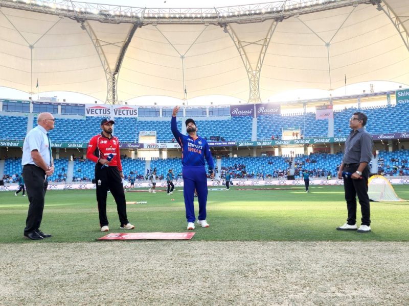 IND vs HK: हांगकांग ने भारत के खिलाफ जीता टॉस! पहले गेंदबाज़ी का फैसला, रोहित शर्मा ने हार्दिक पांड्या को किया बाहर