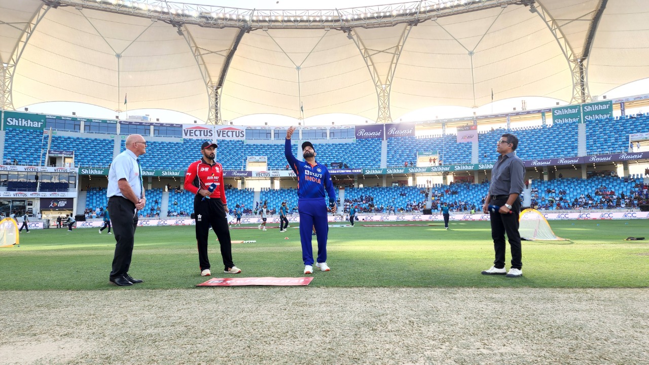 IND vs HK: हांगकांग ने भारत के खिलाफ जीता टॉस! पहले गेंदबाज़ी का फैसला, रोहित शर्मा ने हार्दिक पांड्या को किया बाहर