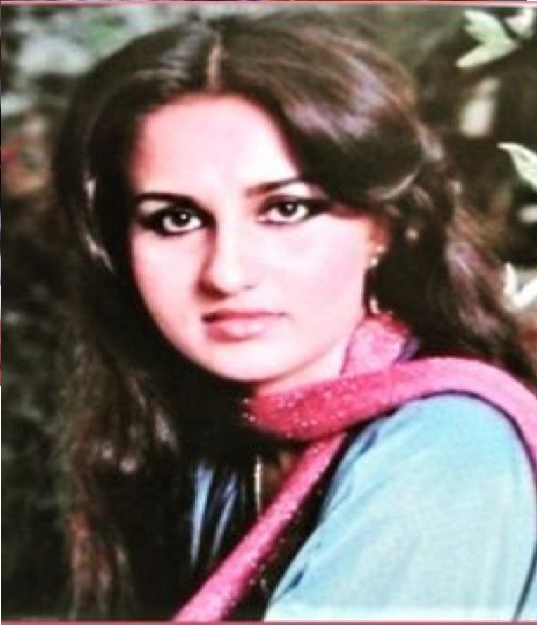 अभिनेत्री Reena Rai का बदला पूरा लुक, एक बार फिर से टीवी पर नजर आ सकती है रीना रॉय