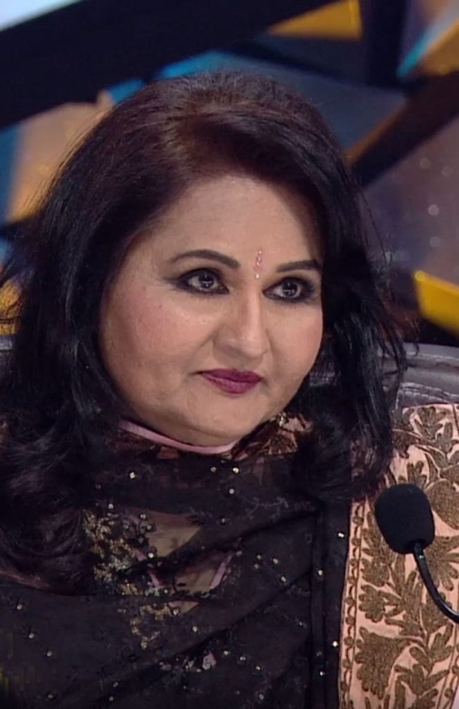 अभिनेत्री Reena Rai का बदला पूरा लुक, एक बार फिर से टीवी पर नजर आ सकती है रीना रॉय