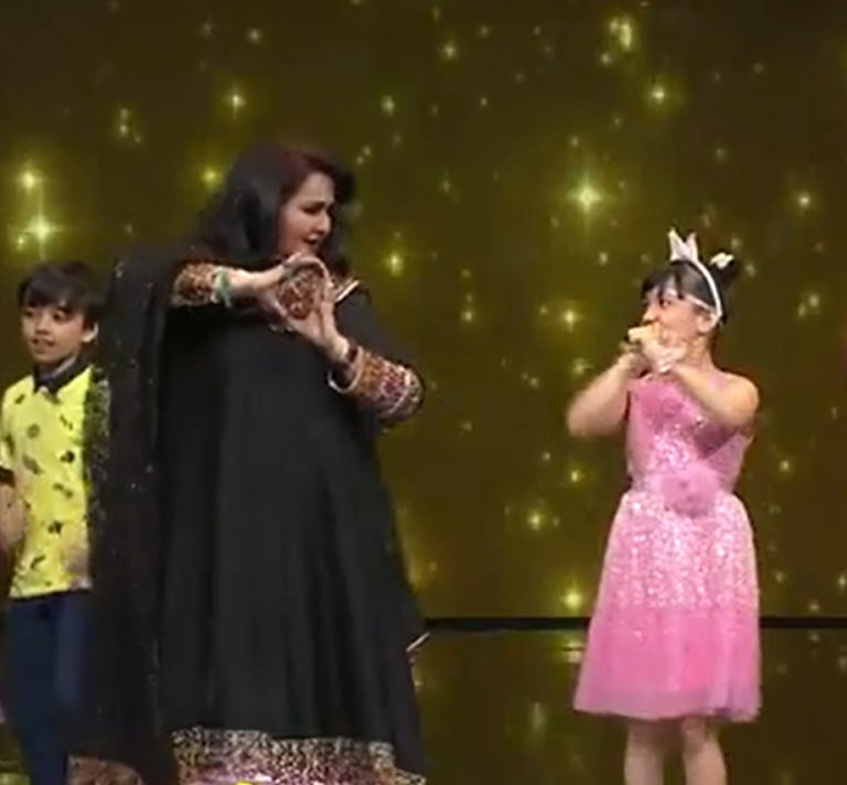अभिनेत्री Reena Rai का बदला पूरा लुक, एक बार फिर से टीवी पर नजर आ सकती है रीना रॉय