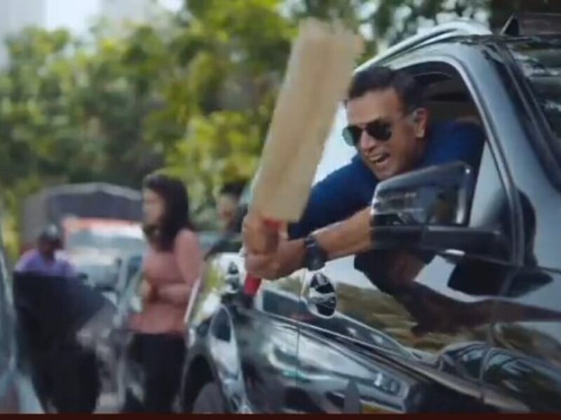 IND vs WI: भुवनेश्वर कुमार ने अपनी गेंदबाजी से मचाया तूफान, वहीं आवेश खान ने अपने स्पेल में दे डाले 47 रन सोशल मीडिया में फैंस ने जमकर निकाली अपनी भड़ास