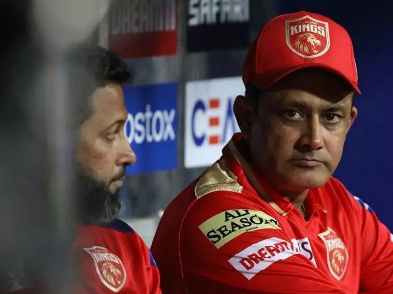 अनिल कुंबले को हेड कोच के पद पर रखने के मूड में नहीं हैं पंजाब किंग्स!, इयोन मोर्गन की वजह से जल्द कहना पड़ेगा अलविदा!...
