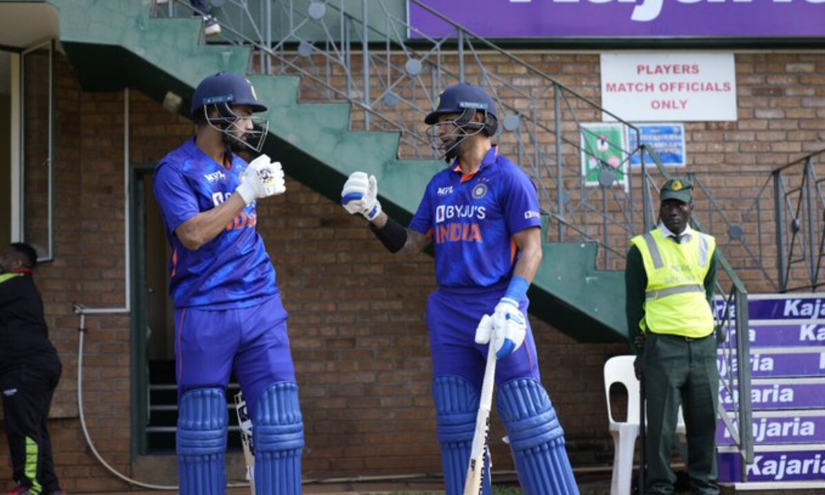 IND vs ZIM: "गेंदबाजों को इतनी इज्जत भी नहीं देनी थी"- केएल राहुल और शिखर धवन की धीमी पारी ने फैंस के मूड को किया चकनाचूर, जमकर हुए ट्रोल