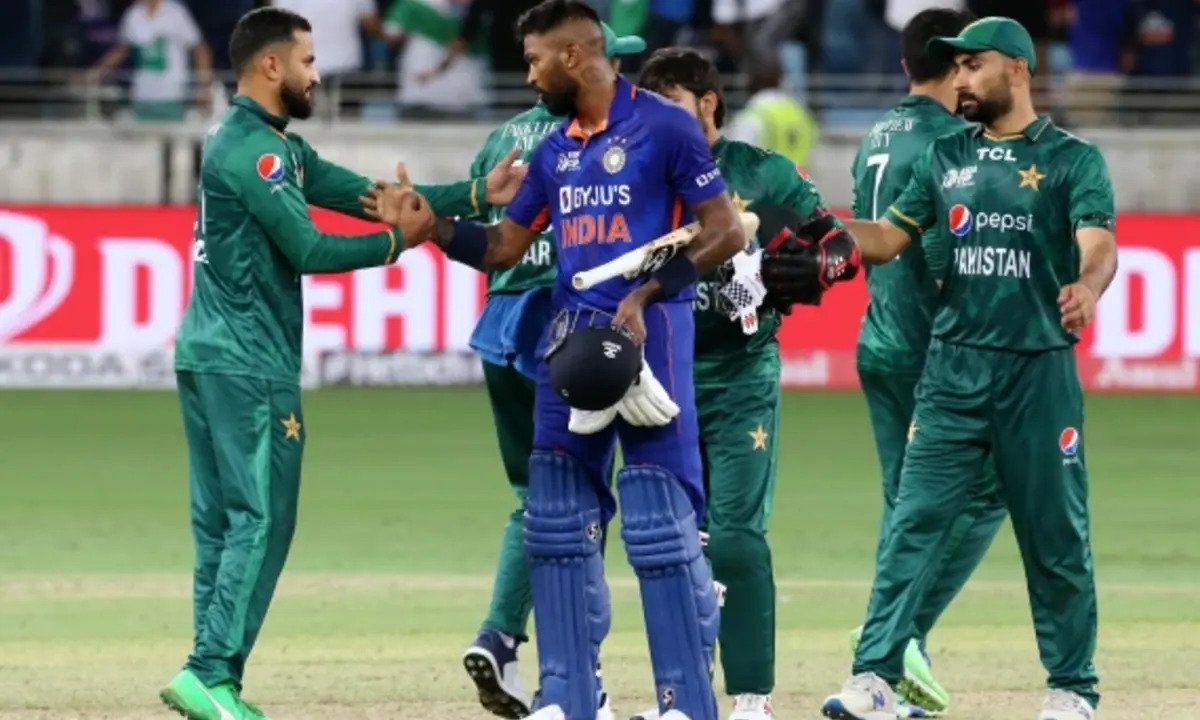 IND vs PAK: "सस्ती ट्विट मत करो"- भारत की जीत पर पाकिस्तानी पत्रकार ने उठाए सवाल, फैंस का चढ़ा पारा