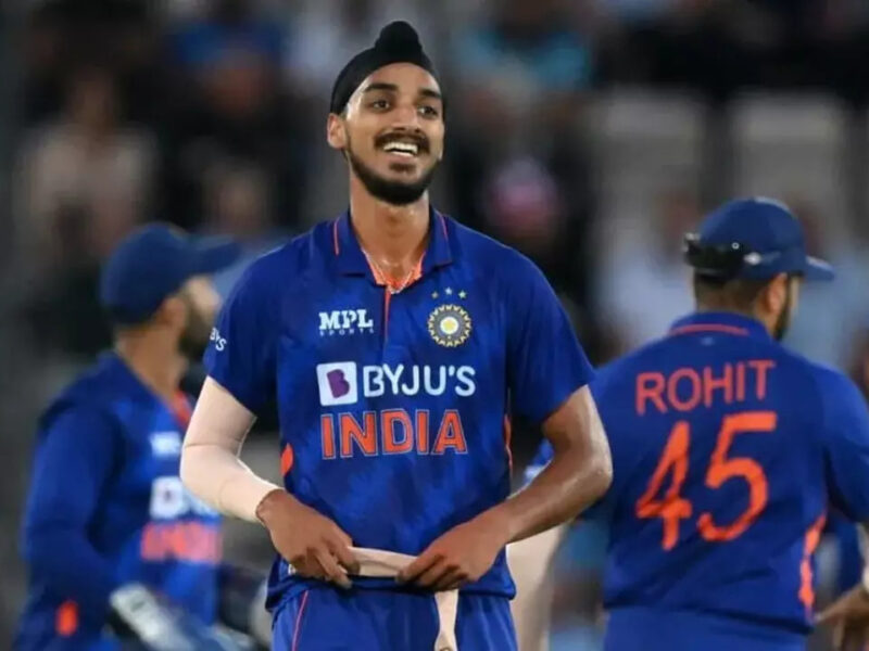 ASIA CUP 2022: अर्शदीप सिंह को एशिया कप की टीम में देखकर खुशी से झूम उठे फैंस, सोशल मीडिया में लग गया बधाईयों का तांता