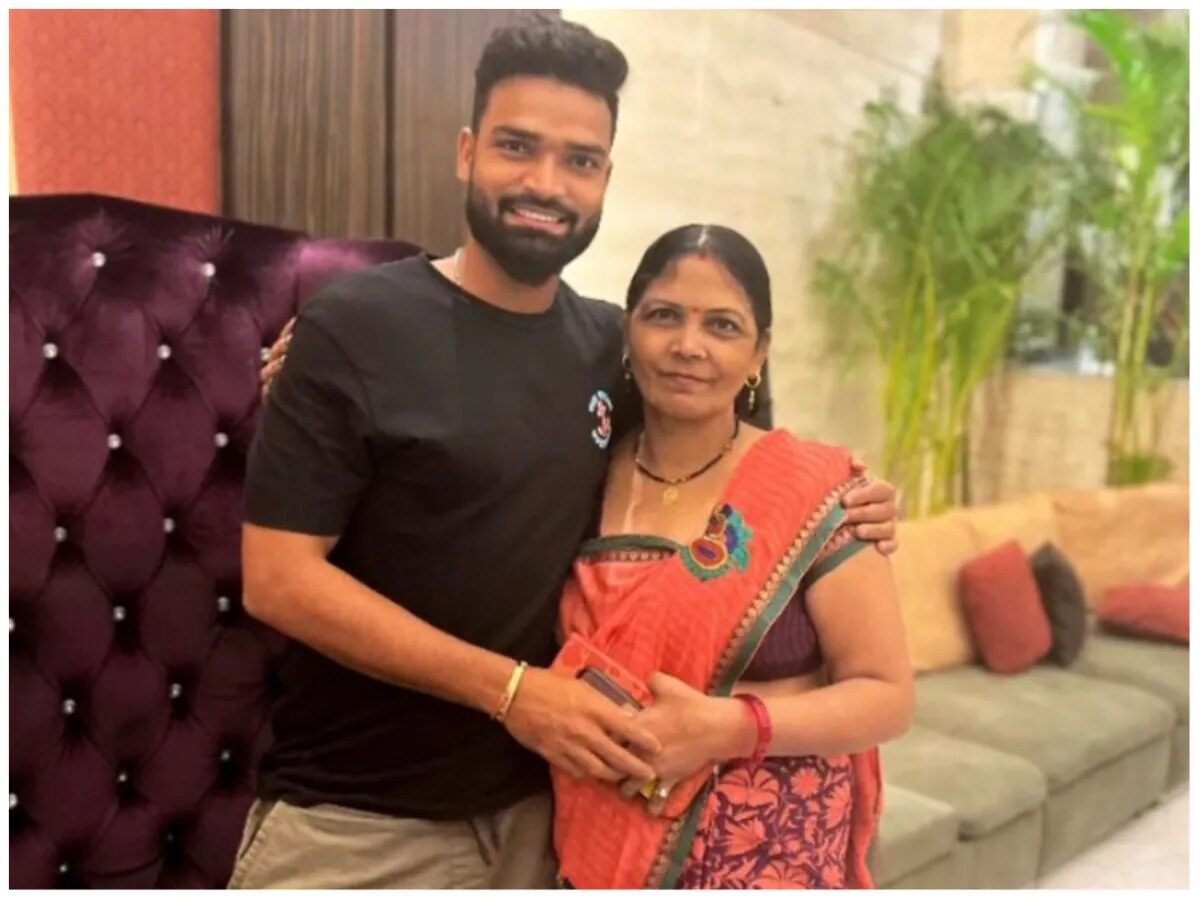 क्रिकेट की ऐसी दीवानगी आपने नहीं देखी होगी, खिलाड़ी बनाने के लिए घर छोड़ा अब 10 साल बाद स्टार बनकर घर लौटे
