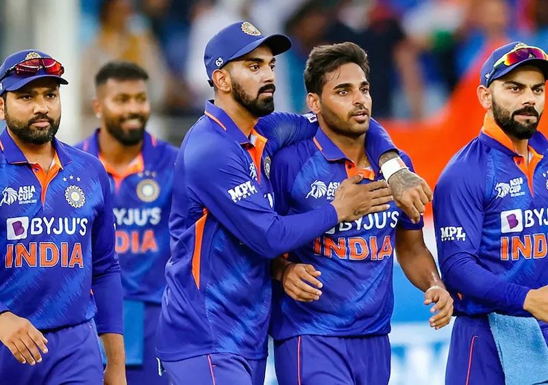 Asia Cup 2022: रोहित और द्रविड़ के सामने खड़ी हुई मुसीबत, दो मैच, दो ओवर और एक जैसा हाल…