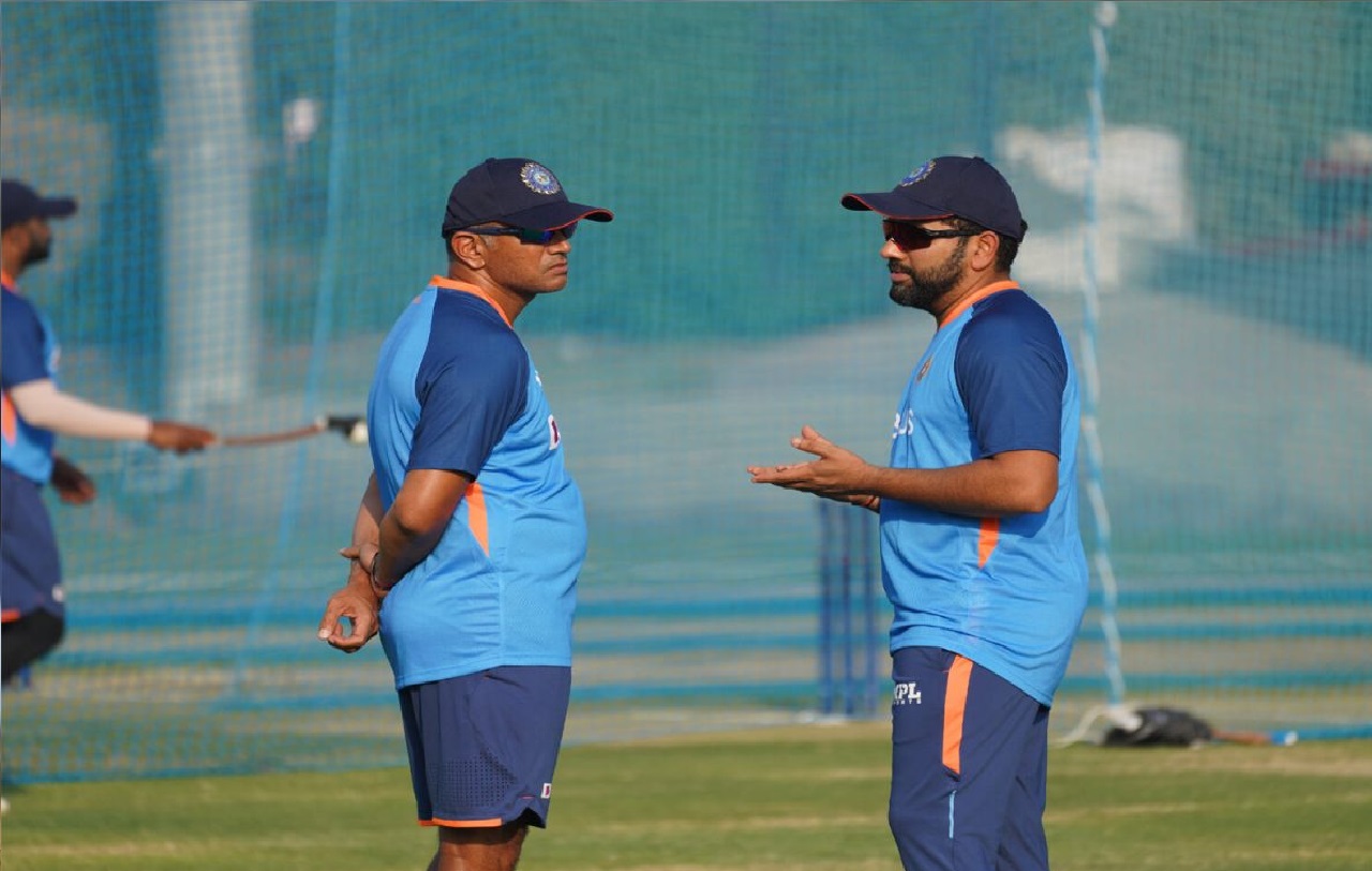 IND vs BAN: रोहित शर्मा के सीरीज से बाहर होने की BCCI ने सुनाई बुरी खबर, टीम इंडिया को लगा बहुत बड़ा झटका