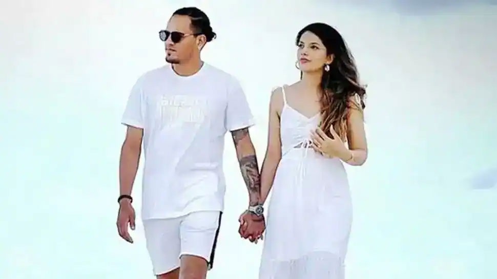 Indian Cricketers GF: ऋषभ पंत से लेकर पृथ्वी शॉ इन खूबसूरत लड़कियों को कर रहे डेट, हैं बला की खूबसूरत
