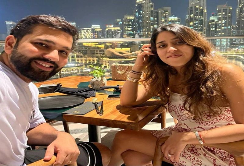 एशिया कप हारने के बाद इंजॉय करते नजर आए Rohit Sharma, पत्नी के साथ गए रोमांटिक डेट पर, देखें तस्वीरें...