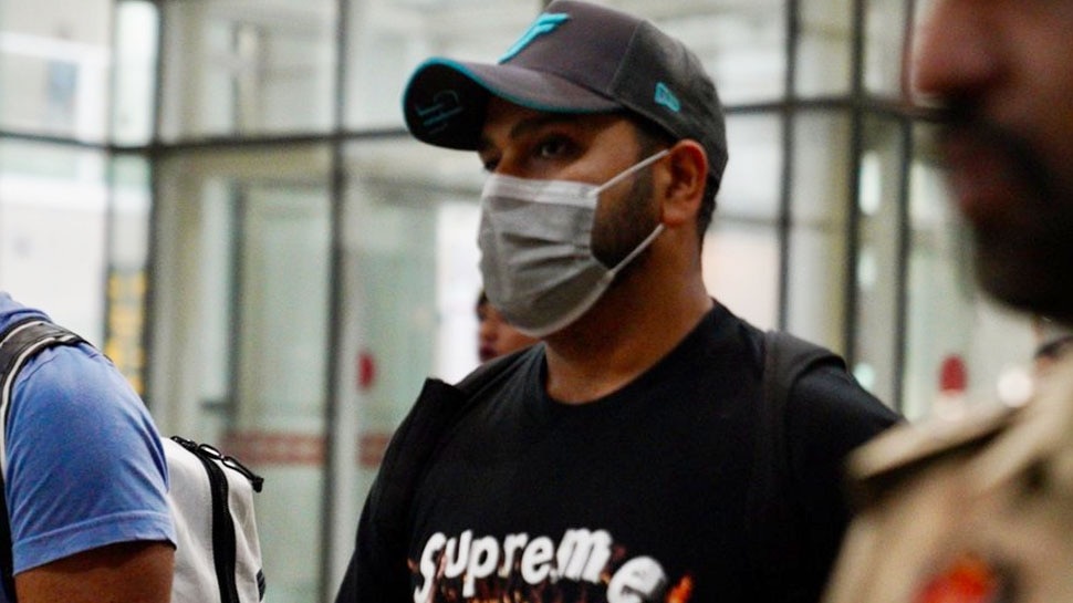 ऑस्ट्रेलिया का सामना करने के लिए मोहाली पहुंची Team India, एयरपोर्ट पर अलग लुक में नजर आए खिलाड़ी
