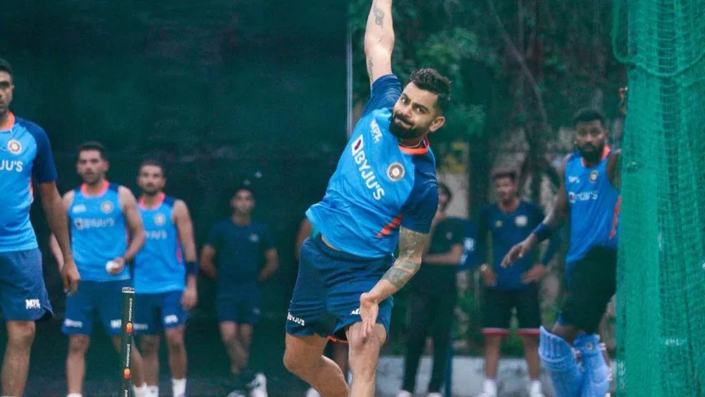 ऑस्ट्रेलिया के खिलाफ दमदार प्रदर्शन के लिए Virat Kohli कर रहे अभ्यास, बल्ले से नहीं बल्कि बॉल से दिखाएंगे दम!