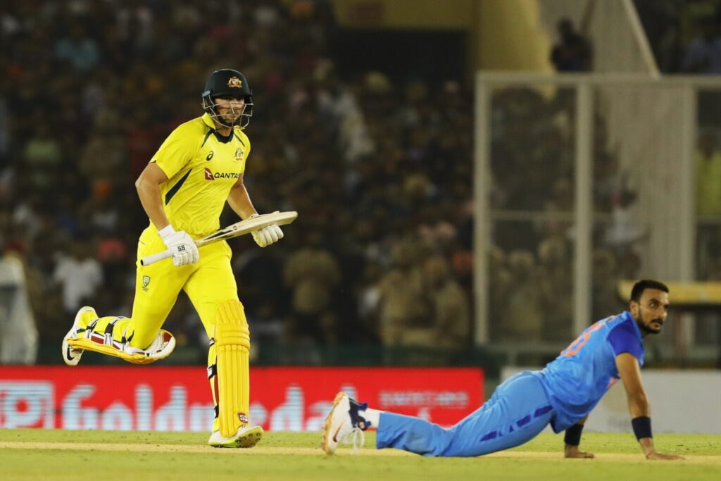 भारतीय टीम की घटिया फील्डिंग पर गुस्साए Ravi Shastri, बोले- “बूढ़े हो चुके हैं भारतीय खिलाड़ी...