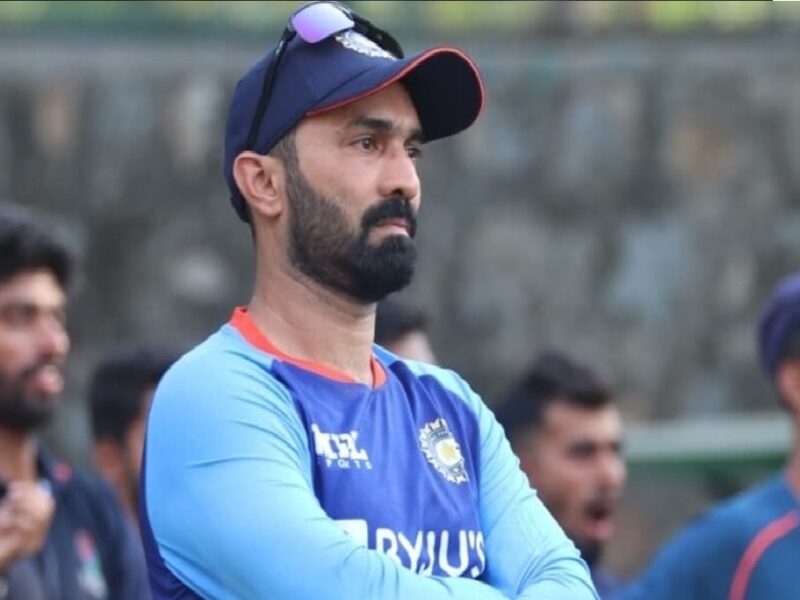 Rohit Sharma इन 4 खिलाड़ियो को दिनेश कार्तिक की वजह से कर रहे हैं नजरअंदाज, मैच विनर बनने का रखते हैं दम