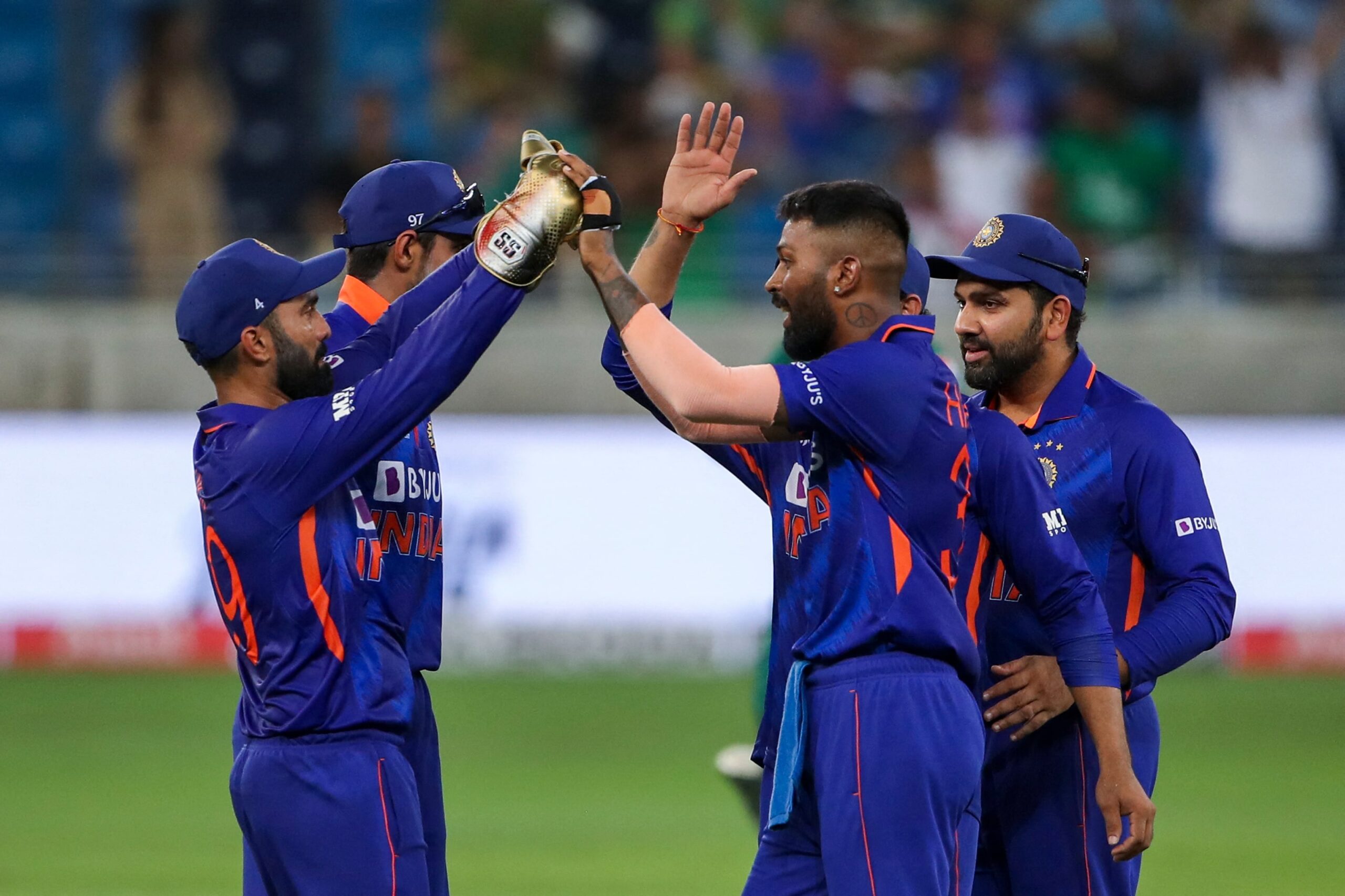 T20 World Cup होने से पहले फैंस ने टीम इंडिया पर उठाया बड़ा सवाल, 2007 के मुकाबले बुजर्गों की टीम है रोहित की सेना