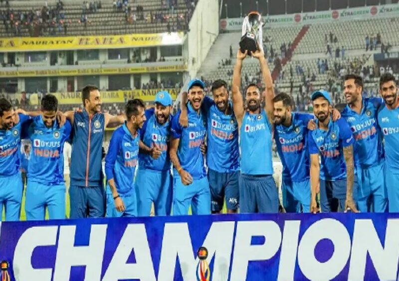 जीत के बाद Rohit Sharma ने तोड़ा महेंद्र सिंह धोनी का बनाया गया सबसे बड़ा रूल, वीडियो तेजी से हो रहा वायरल