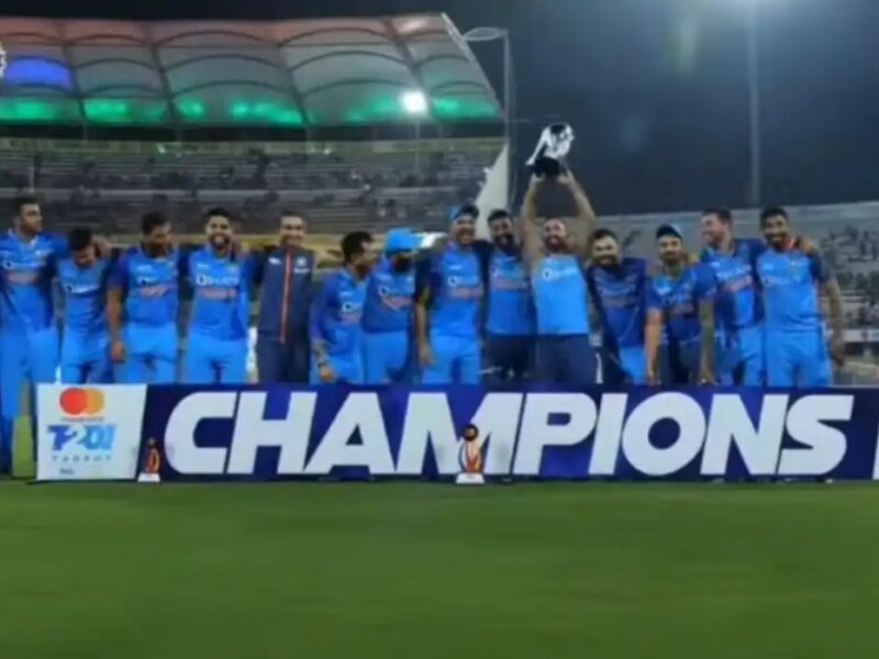 ICC T20I Rankings: टीम इंडिया ने ऑस्ट्रेलिया को हराकर हासिल की नंबर 1 की रैंकिग, पाकिस्तान ने भी किया भारत की मदद