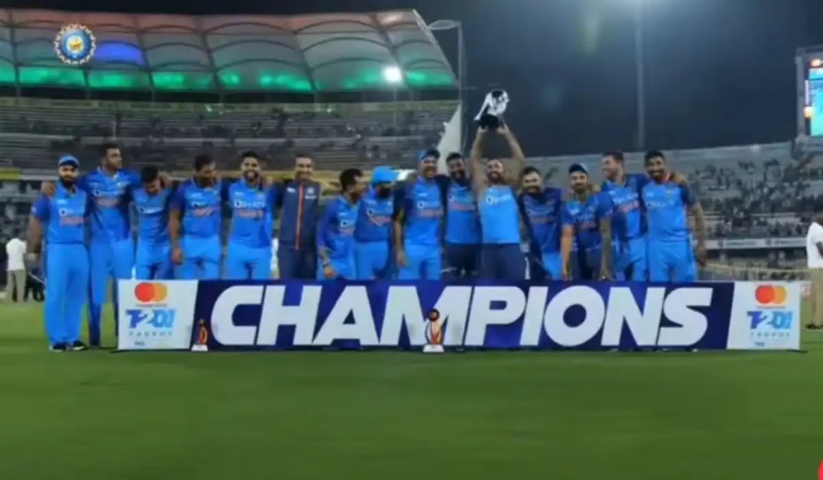 ICC T20I Rankings: टीम इंडिया ने ऑस्ट्रेलिया को हराकर हासिल की नंबर 1 की रैंकिग, पाकिस्तान ने भी किया भारत की मदद