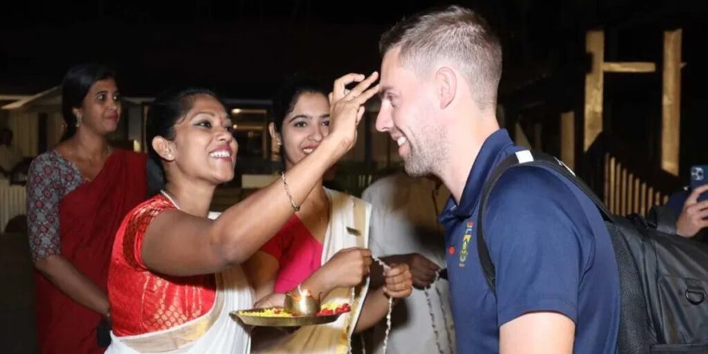 South Africa टीम ने भारत की जमीं पर रखा कदम, सांस्कृतिक तौर पर किया गया भव्य स्वागत