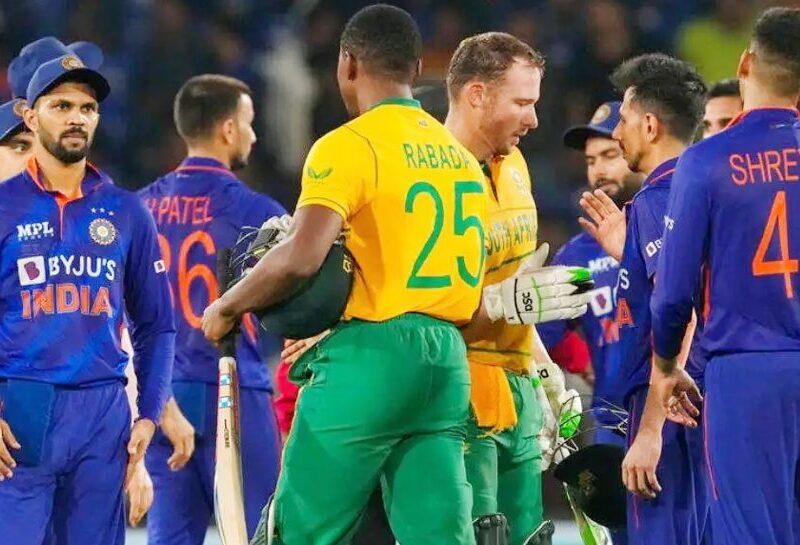 IND vs SA: टीम इंडिया साउथ अफ्रीका के खिलाफ टी20 सीरीज से पहले ही हुई कमजोर! ये 3 खिलाड़ी हुए टीम से बाहर