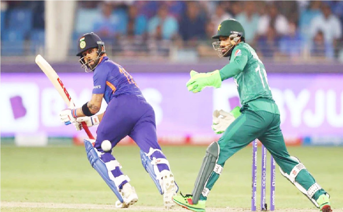 पाक के खिलाफ मैच में Virat Kohli बना देंगे एक बड़ा रिकॉर्ड, रोहित शर्मा के क्लब में हो जायेंगे शामिल