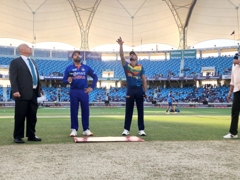 IND vs SL: भारत के लिए करो या मरो मैच में श्रीलंका ने जीता टॉस, भारत की पहले बल्लेबाज़ी! रोहित शर्मा ने प्लेइंग-XI में आश्विन की कराई एंट्री