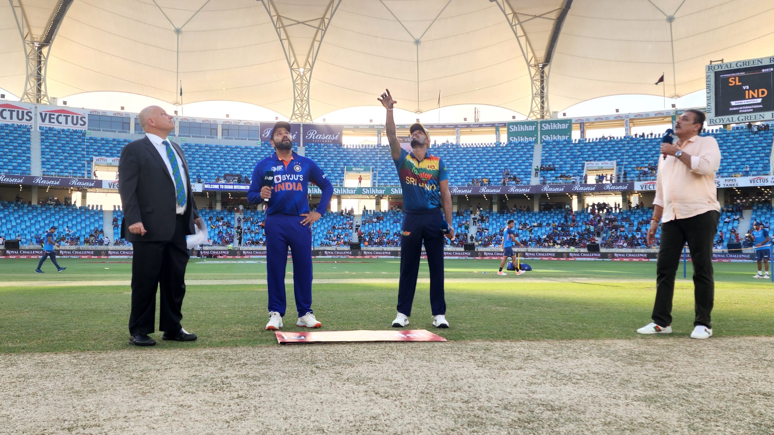 IND vs SL: भारत के लिए करो या मरो मैच में श्रीलंका ने जीता टॉस, भारत की पहले बल्लेबाज़ी! रोहित शर्मा ने प्लेइंग-XI में आश्विन की कराई एंट्री