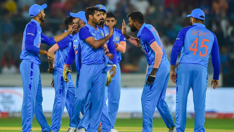 अफ्रीका के खिलाफ मैच के बीच भारत को लगा बड़ा झटका, जिस खिलाड़ी की बदौलत देख रहे थे विश्व कप जीतने का सपना वही हुआ चोटिल