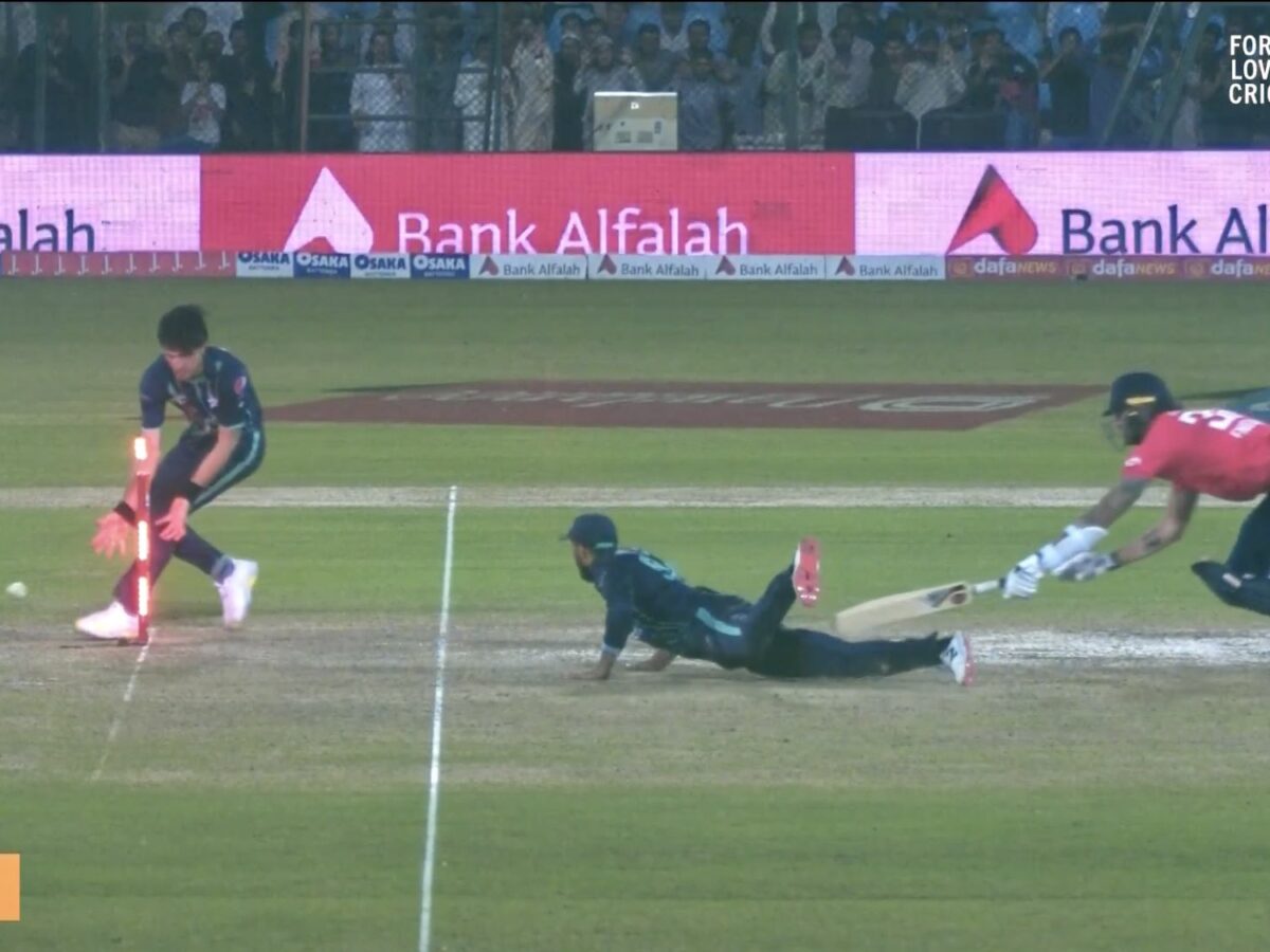 PAK vs ENG: कांटे की टक्कर मैच में पाकिस्तान ने इंग्लैंड को 3 रन से हराया, आखिरी ओवर में पलटा मैच! सीरीज 2-2 से बराबर