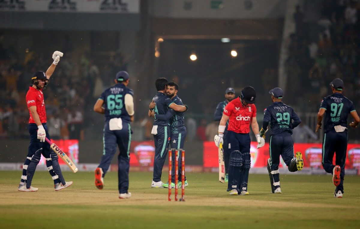PAK vs ENG: रोमांचक मैच में पाकिस्तान ने इंग्लैंड को 5 रनो से हराया, आखरी गेंद तक लड़े मोइन अली की पारी गई बेकार