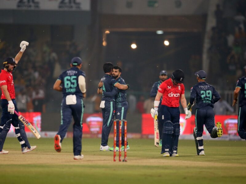 PAK vs ENG: रोमांचक मैच में पाकिस्तान ने इंग्लैंड को 5 रनो से हराया, आखरी गेंद तक लड़े मोइन अली की पारी गई बेकार