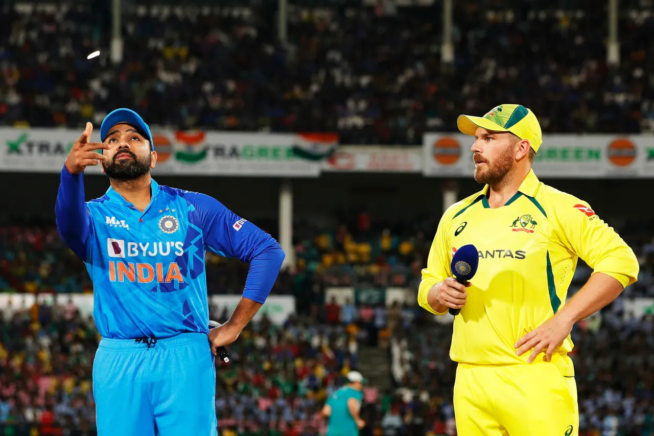 IND vs AUS: फाइनल मैच में भारत ने ऑस्ट्रेलिया के खिलाफ जीता टॉस! चुनी पहले गेंदबाज़ी, टीम इंडिया की प्लेइंग-XI में भुवी की हुई वापसी