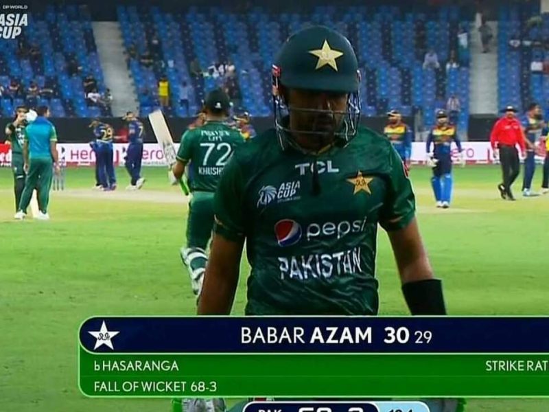SL vs PAK: "पाकिस्तान के लिए सबसे बड़ा सिर दर्द"- बाबर आजम की कछुआ छाप पारी देख फैंस का चढ़ा पारा, जमकर सुनाई खरी-खोटी