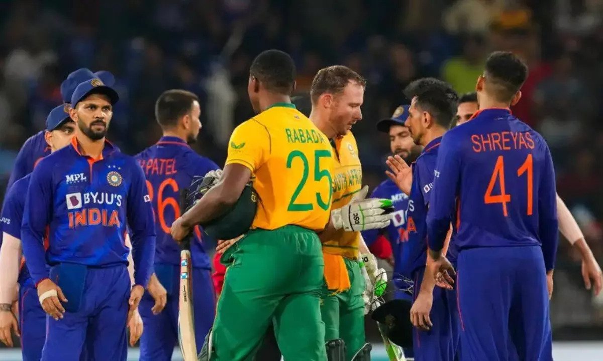 दक्षिण अफ्रीका के खिलाफ टी20 सीरीज के लिए भारतीय टीम की हुई घोषणा, इस खिलाड़ी की हुई सरप्राइज एंट्री तो वहीं मैच विनर हुआ बाहर