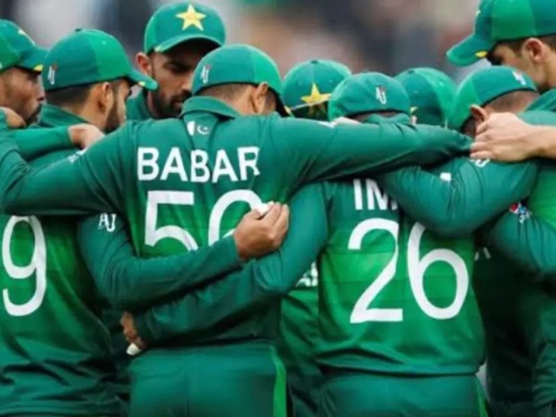 PAK vs HK: भारत से मिली शर्मनाक हार के बाद बाबर आजम का ठनका माथा, इस खिलाड़ी को बाहर कर बनाएंगे जबरदस्त प्लेइंग 11