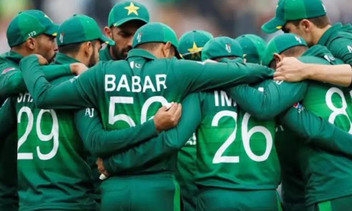 PAK vs HK: भारत से मिली शर्मनाक हार के बाद बाबर आजम का ठनका माथा, इस खिलाड़ी को बाहर कर बनाएंगे जबरदस्त प्लेइंग 11