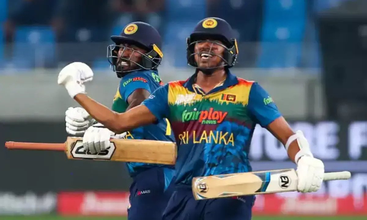 SL vs BAN: श्रीलंका ने आखिरी ओवर थ्रिलर एनकाऊंटर में बांग्लादेश को मात देकर टॉप-4 का कटवा टिकट, जानें पाइंट्स टेबल में बाकी टीमों का हाल