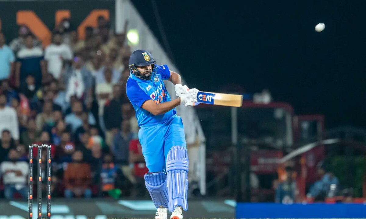 IND vs AUS: "रोहित हिट तो मामला फिट"- रोहित शर्मा ने अपनी करिश्माई पारी से कूटा आस्ट्रेलियाई गेंदबाजों को, फैंस ने जमकर मनाया जश्न