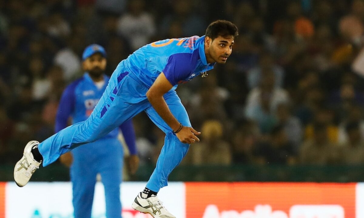 भुवनेश्वर कुमार ने यह बड़ा रिकॉर्ड अपने नाम कर चयनकर्ताओं को किया परेशान, अब चाहकर भी कोई टीम से नहीं निकाल पाएगा बाहर