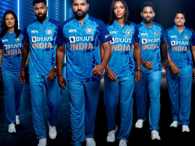 T20 WORLD CUP: नए रंग में नई उम्मीद और नए सपनों को भुनने का मौका देगी भारतीय टीम की नई जर्सी, बीसीसीआई ने किया अनावरण