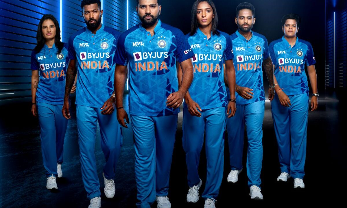 T20 WORLD CUP: नए रंग में नई उम्मीद और नए सपनों को भुनने का मौका देगी भारतीय टीम की नई जर्सी, बीसीसीआई ने किया अनावरण