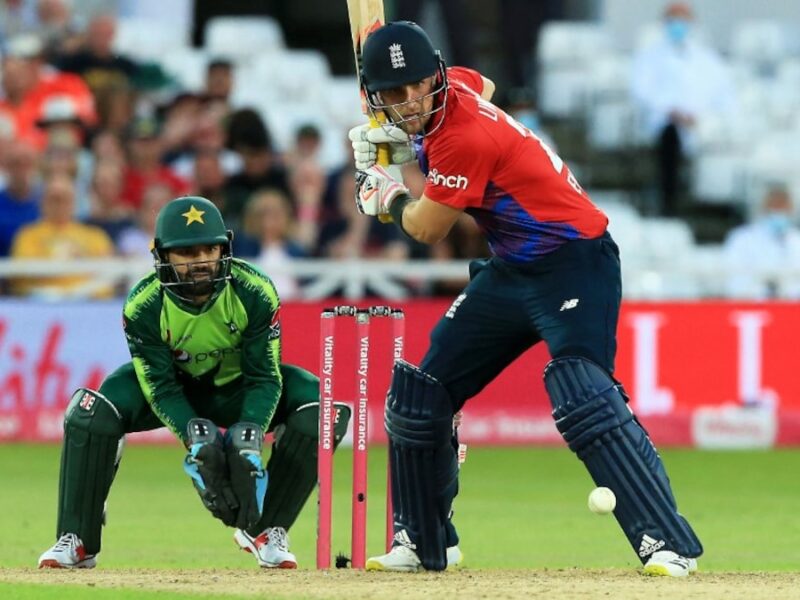 PAK vs ENG: भारत के बाद पाकिस्तान की टीम भी अपने घर में 6 विकेट से हारी, इंग्लैंड ने दिखा दिया बाबर को उनकी हैसियत