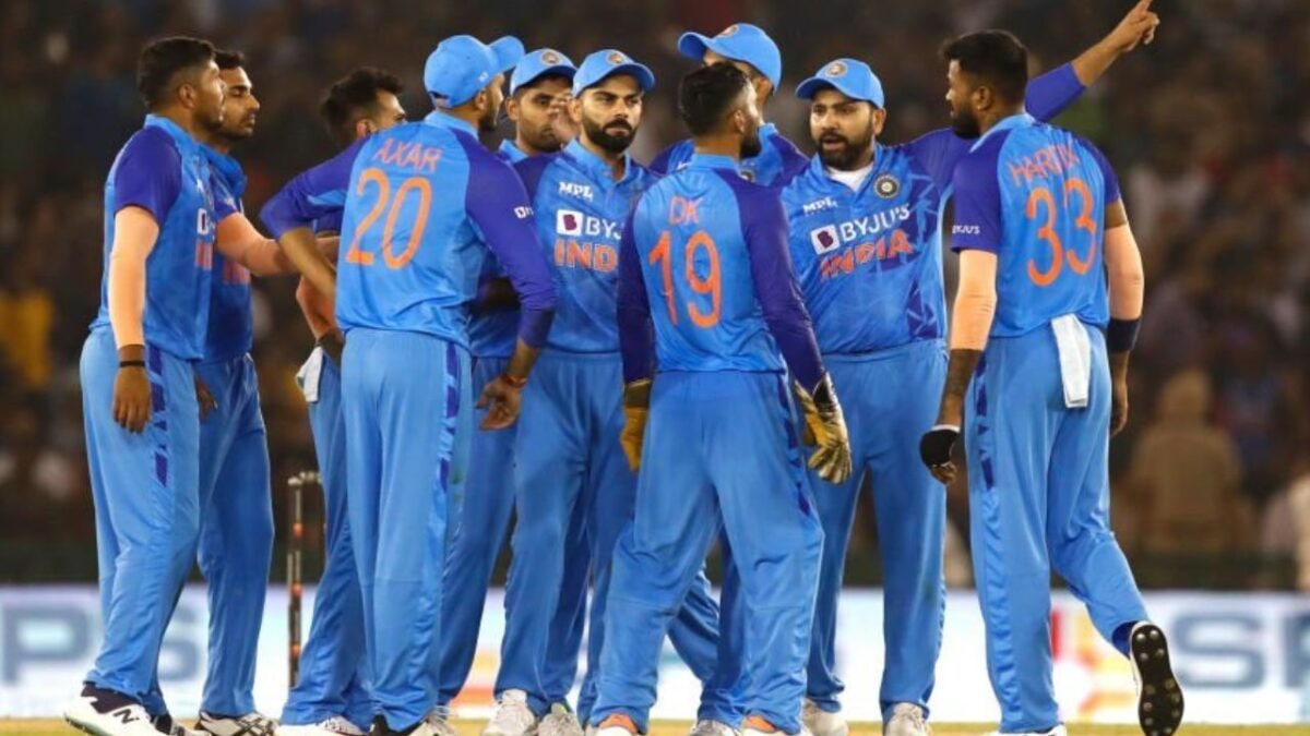 TEAM INDIA में हो सकती हैं इस धाकड़ गेंदबाज की वापसी, गांगुली खोल सकते हैं युवा स्टार के लिए दरवाजे!
