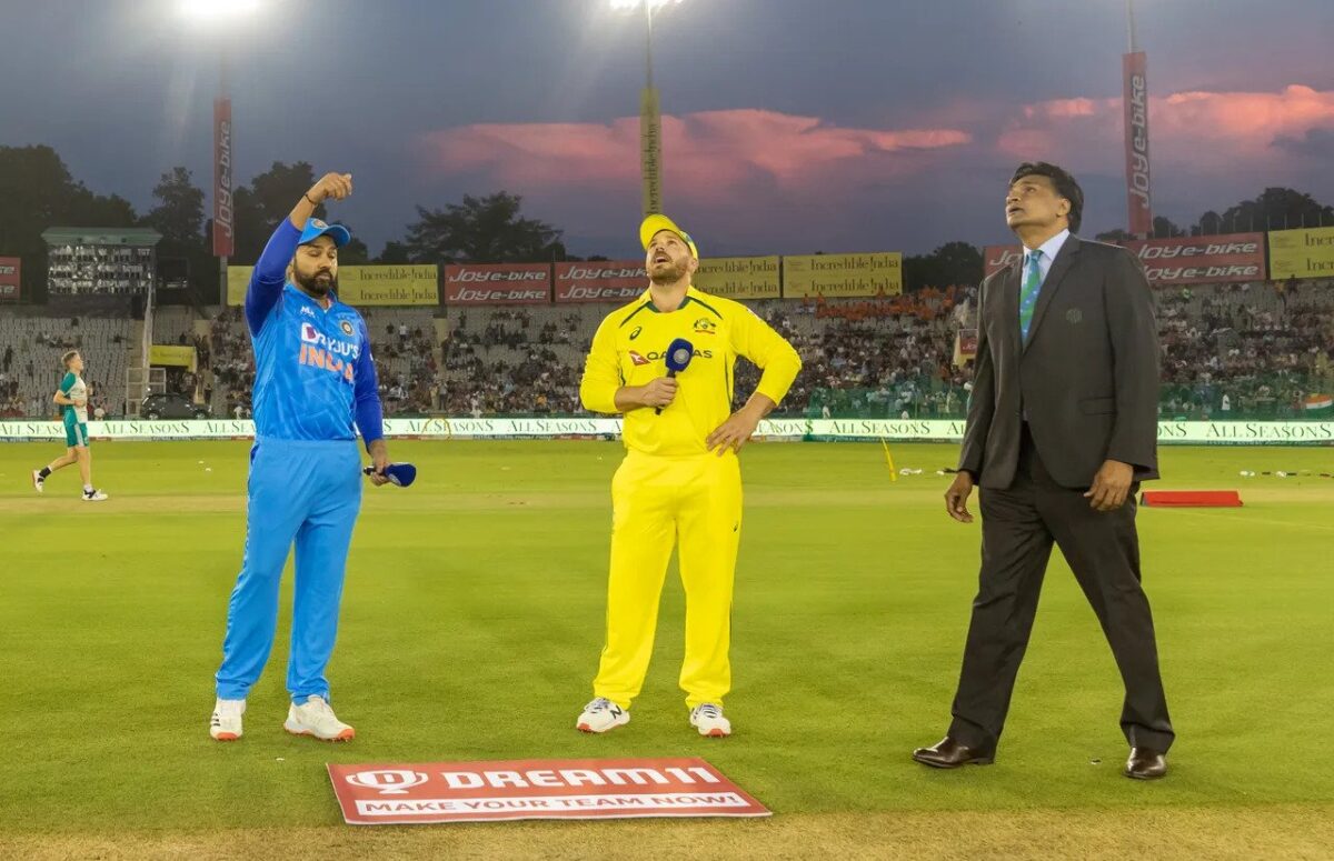 IND vs AUS: ऑस्ट्रेलिया के खिलाफ दूसरे मैच में टीम इंडिया ने जीता टॉस! चुनी पहले गेंदबाज़ी, रोहित शर्मा ने प्लेइंग 11 में किया बड़ा बदलाव