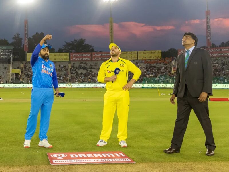 IND vs AUS: ऑस्ट्रेलिया के खिलाफ दूसरे मैच में टीम इंडिया ने जीता टॉस! चुनी पहले गेंदबाज़ी, रोहित शर्मा ने प्लेइंग 11 में किया बड़ा बदलाव