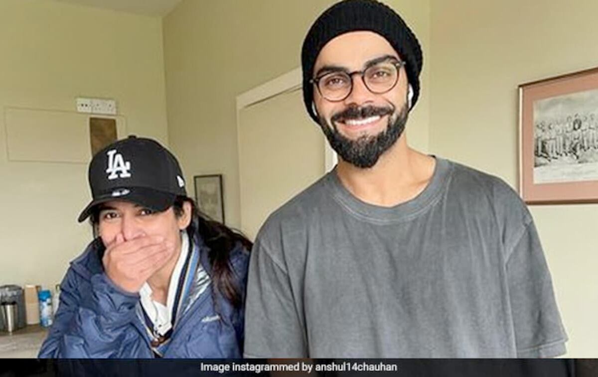विराट कोहली से मिली अनुष्का शर्मा की को-स्टार, जन्मदिन का ऐसा गिफ्ट पा कर नहीं रोक पाईं अपनी हंसी, देखें वायरल VIDEO