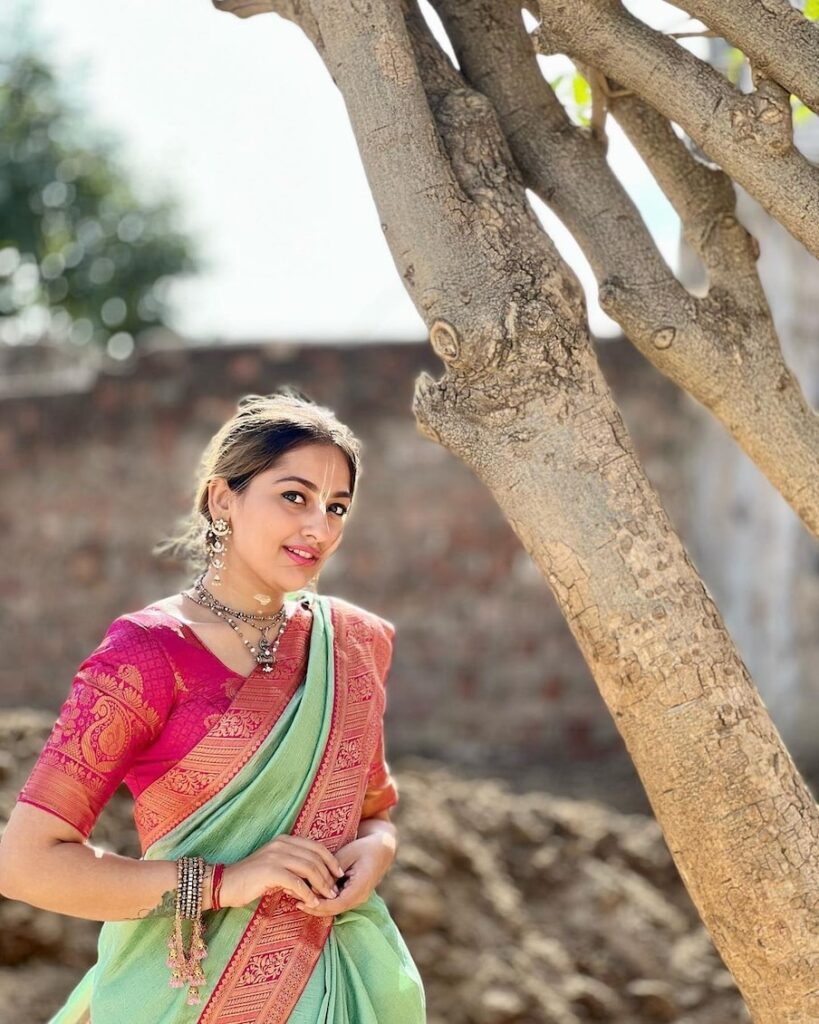 Bollywood से लेकर TV industry तक की इन हसीनाओं ने अपनाई अध्यात्मिकता की राह, सफल करियर को छोड़ अपनाया धर्म