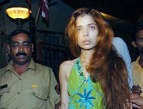 जाह्नवी कपूर ने Abhishek Bacchan और Aishwarya Rai की शादी के एक दिन पहले किया था हंगामा, काट ली थी अपनी नस, गईं थी जेल
